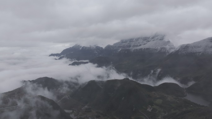 大瓦山森林云海下雪冬季氛围风景航拍