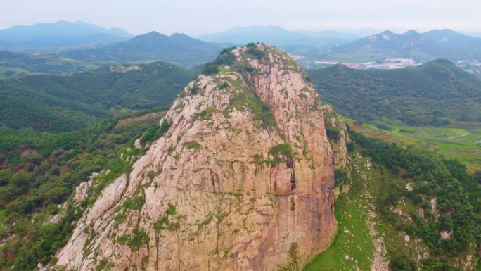 高山怪石奇峰悬崖峭壁