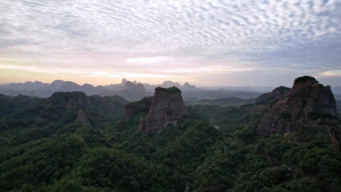 航拍韶关丹霞地貌丹霞山阳元峰长老峰景区