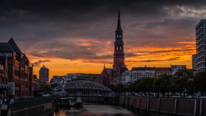 汉堡，圣卡塔琳娜教堂的夕阳