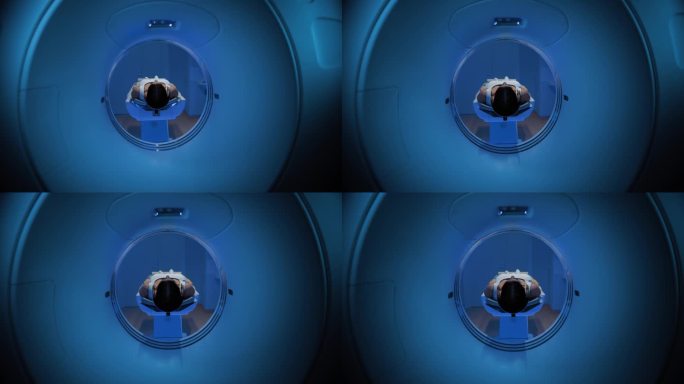 床向相机移动:在拥有高科技设备的医学实验室中，躺在CT或MRI扫描床上的匿名女性患者在专业监督下接受