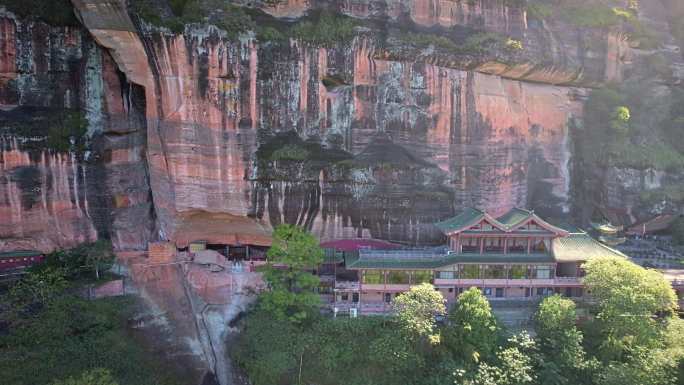 韶关丹霞长老峰别传禅寺 崖壁寺庙