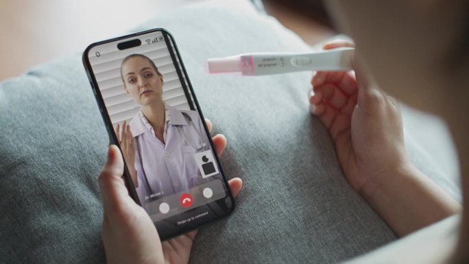 亚洲孕妇使用智能手机在线咨询产科医生