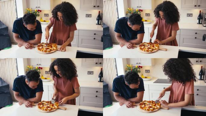 一对夫妇带着患有唐氏综合症的男人和在厨房切自制披萨的女人在家里