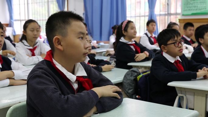 晨会 小学 上课 学生排队 校园 班级