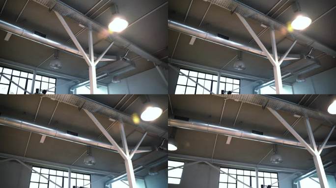 在工作空间安装通风系统，大窗户和天花板挂灯，冷却系统用于工厂或办公室等大空间