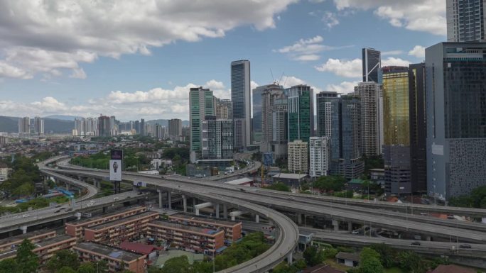 白天吉隆坡市区交通街道道路交汇处航拍全景4k延时马来西亚