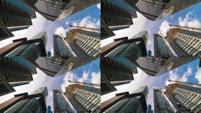 德国法兰克福，现代建筑中心，高耸的摩天大楼和玻璃电梯之间的云层反射