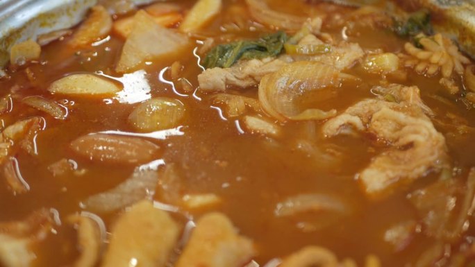 传统韩国泡菜Tteok bokki火锅汤