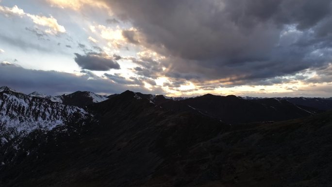 四川甘孜州川西贡嘎群山雪山航拍