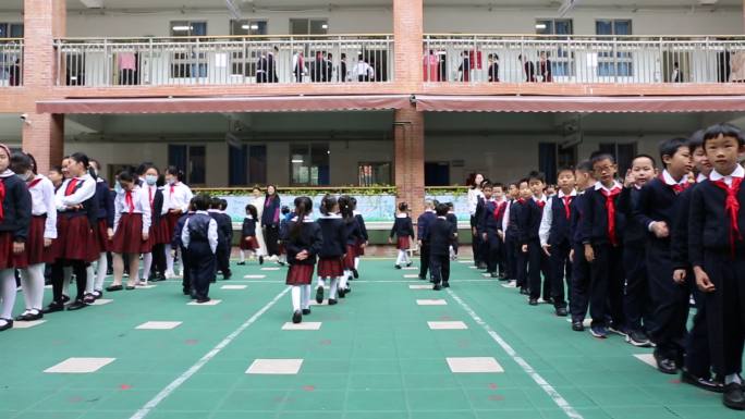 晨会 小学 升旗 学生排队 校园 颁奖