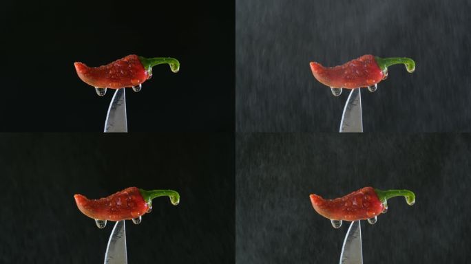 一个美味的红色墨西哥辣椒，放在刀上被洒水
