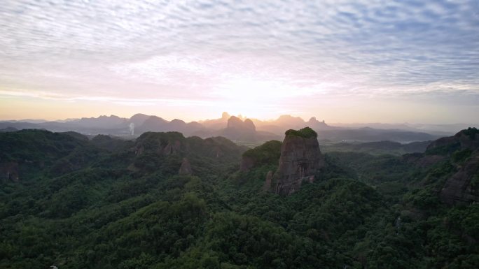 航拍韶关丹霞地貌丹霞山阳元峰长老峰景区