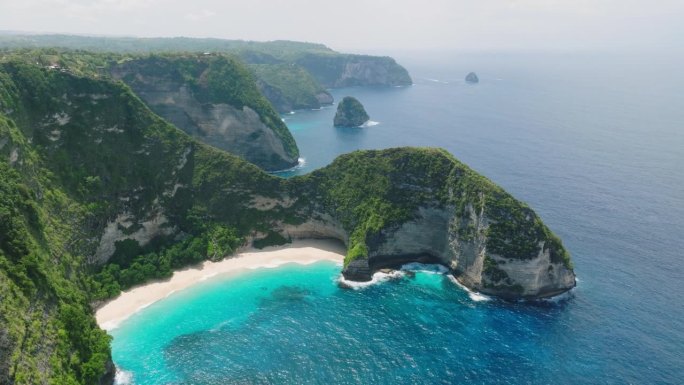 印尼巴厘岛，努沙佩尼达与霸王龙角的鸟瞰图
