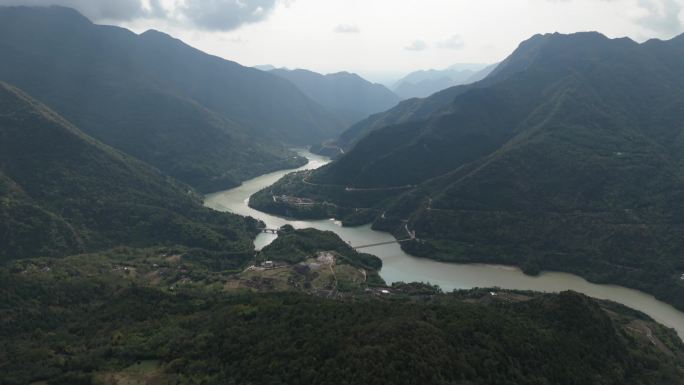 四川绵阳戴天山4K航拍山川河流