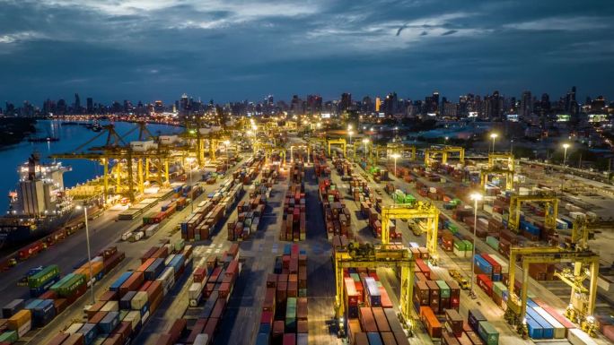 工业港口集装箱船夜景夜色俯拍俯视经贸外贸