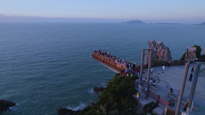 台州大陈岛甲午岩观景台大量游客看日出航拍