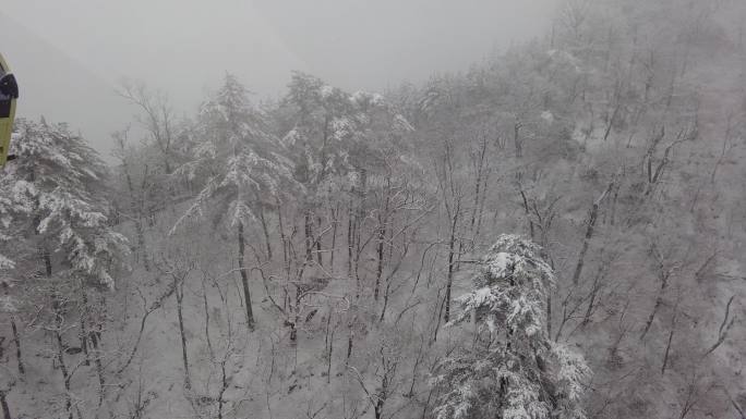 六安天堂寨冬季缆车风景