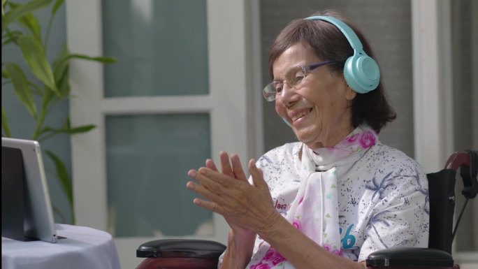 音乐疗法在老年妇女痴呆治疗中的应用。