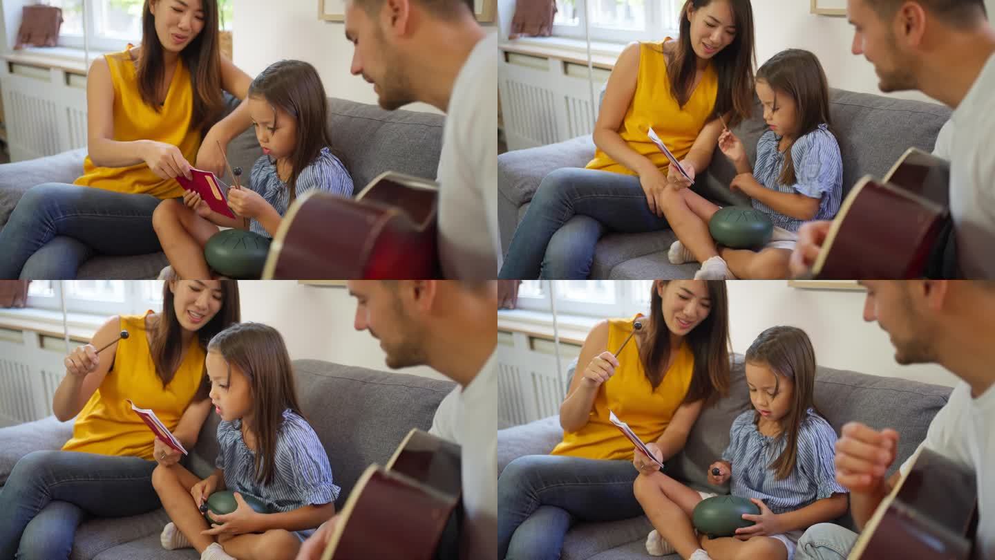 多种族父母教他们的女儿如何打舌鼓