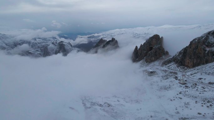 雪山云雾仙境