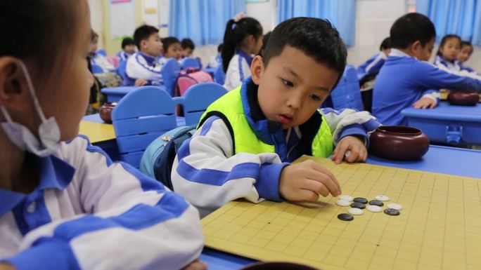 小学生 学校 上课 围棋 中小学 课堂