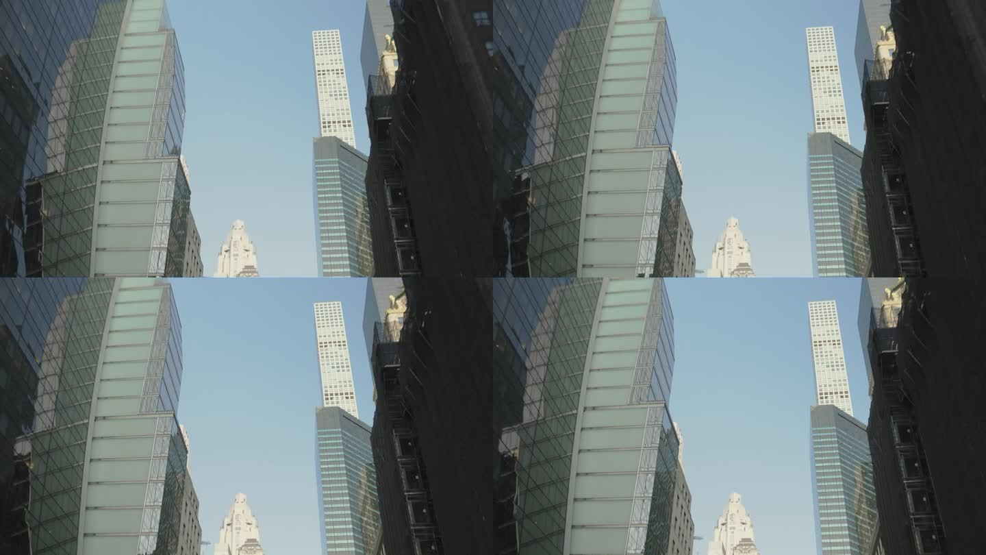 纽约一组现代办公大楼的低角度视图。曼哈顿摩天大楼在晴朗的蓝天背景下。旅游理念，旅游观光，商业地标