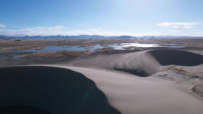 五彩沙漠 西藏日喀则仲巴县