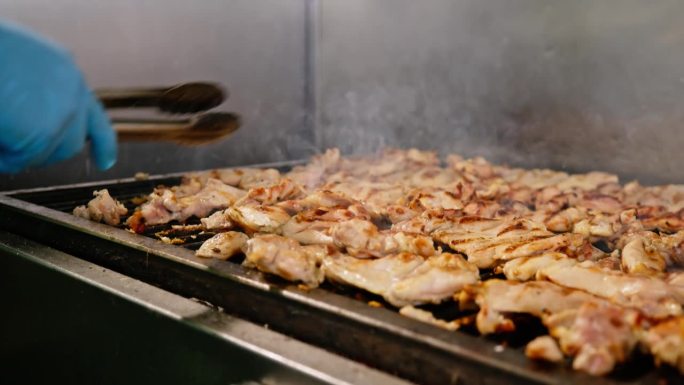 墨西哥餐厅里烤鸡的慢镜头特写