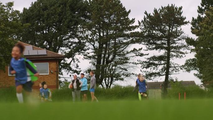 春季足球训练奔跑阳光有活力幼儿园
