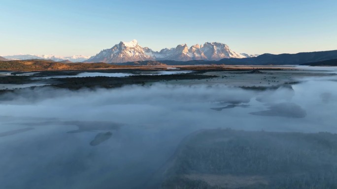 Serrano河与Cerro Torre，托雷斯德尔潘恩，智利