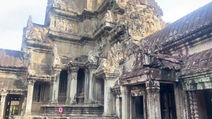 吴哥窟是为纪念毗湿奴神而建的寺庙建筑群，位于柬埔寨北部暹粒省吴哥地区