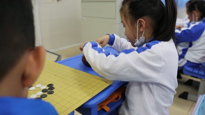 小学生 学校 上课 围棋 中小学 课堂