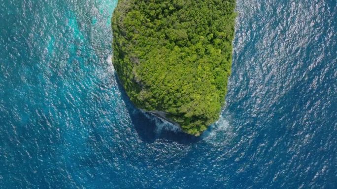 印尼巴厘岛努沙佩尼达的霸王龙角航拍图