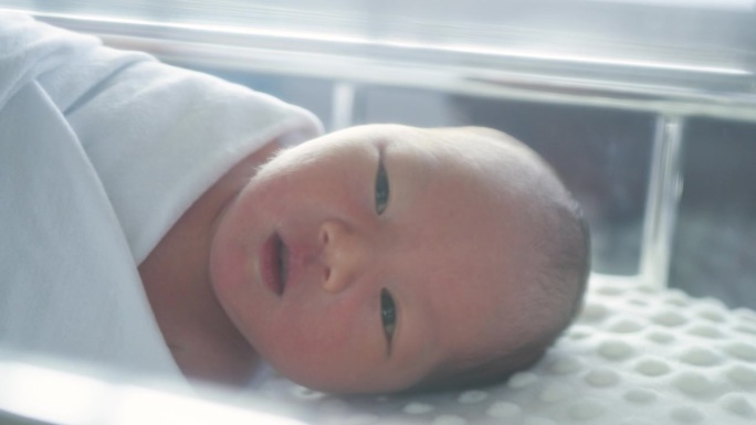 新生儿出生后在医院康复