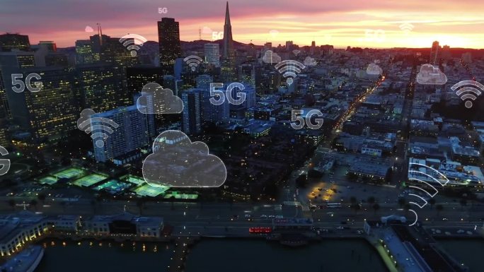 通过5G连接的空中城市。无线网络、移动技术概念、数据通信、云计算、人工智能、物联网。未来的城市。旧金