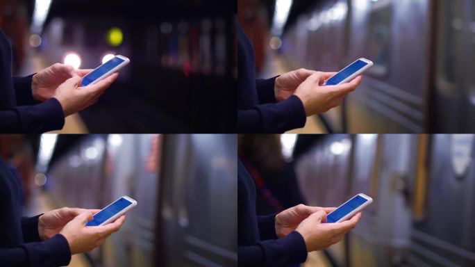 一个女人在地铁里用手机。火车进站了。