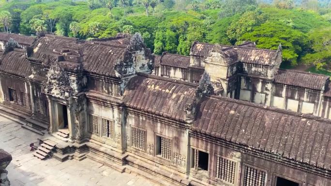 吴哥窟是为纪念毗湿奴神而建的寺庙建筑群，位于柬埔寨北部暹粒省吴哥地区