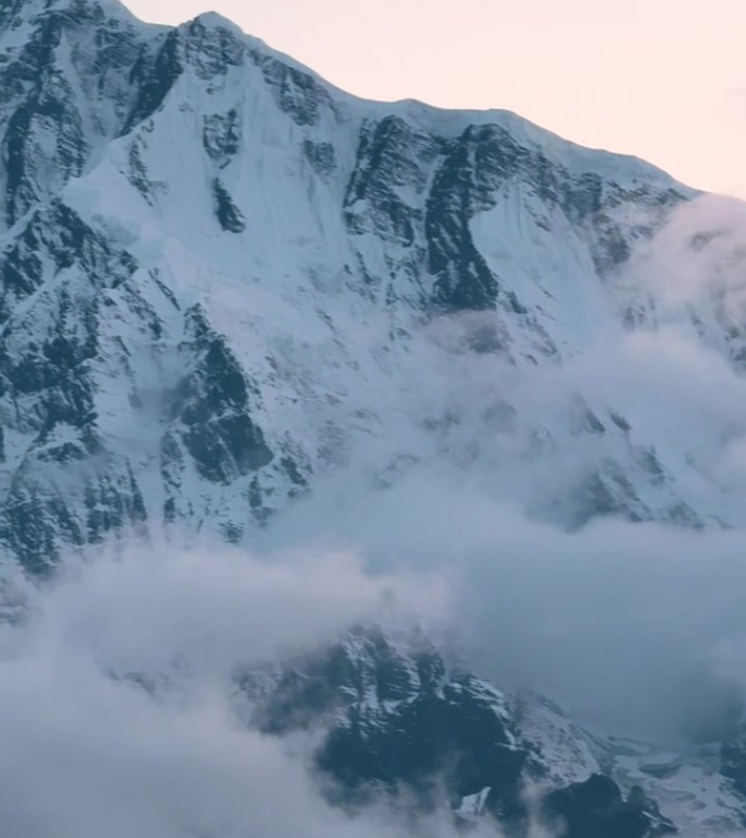 安纳普尔纳山脉唯美大气雪山风光视频素材竖