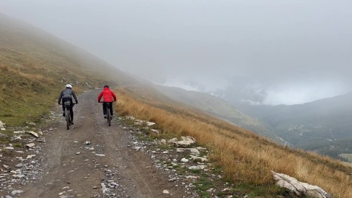 高山口自行车打包，用自行车携带旅行装备