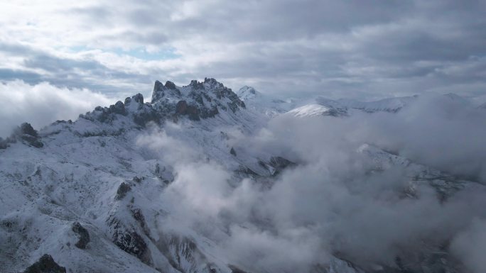 雪山云雾仙境