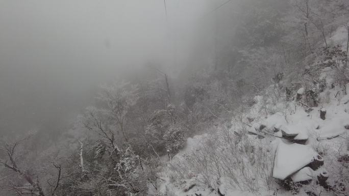 六安天堂寨冬季缆车风景