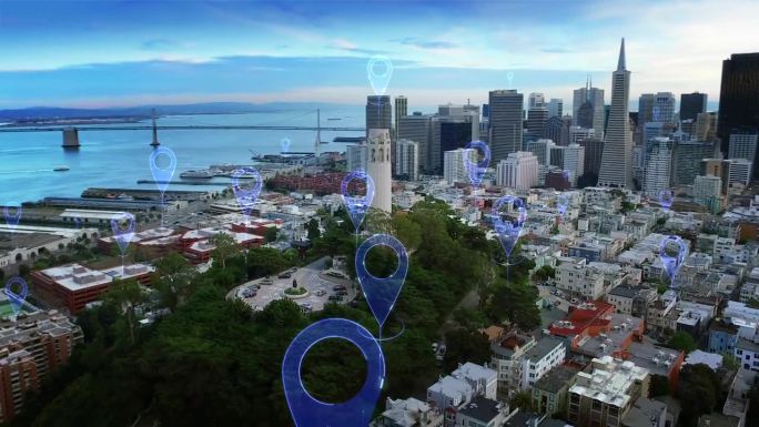 空中智慧城市。连接未来城市的本地化图标。技术理念、数据通信、人工智能、物联网。旧金山天际线。