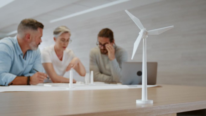 创新业务团队使用3D建模为可持续能源项目设计风力涡轮机