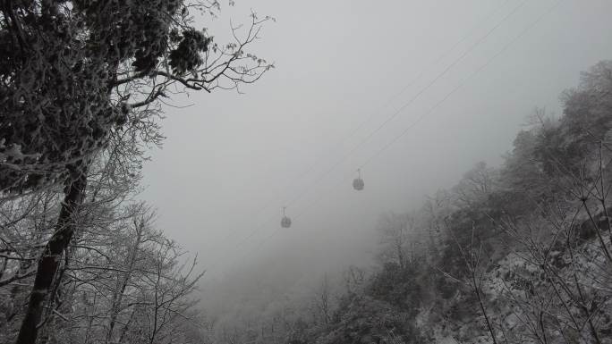 六安天堂寨冬季缆车风景