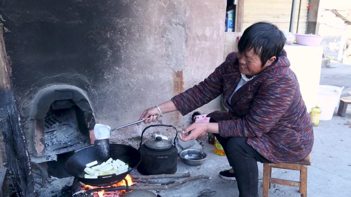 农村简易柴火灶锅做饭