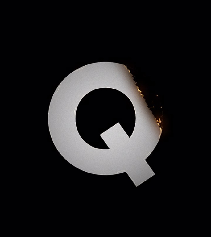 火字母显示和消失动画。Q符号燃烧像纸烬和烟在黑色的背景。设计元素