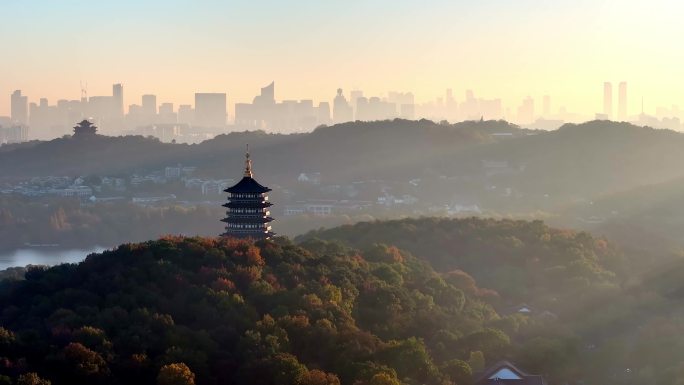 中国杭州西湖雷峰塔秋日美景