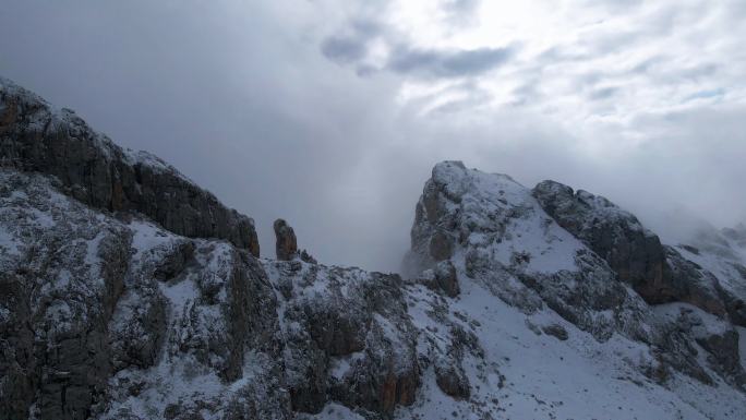 雪山云雾仙境