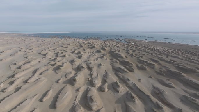 航拍青海乌素特水上雅丹风景